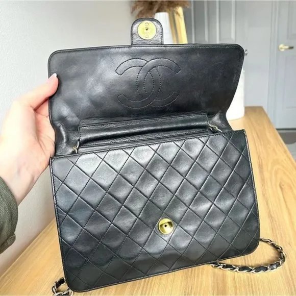 CHANNEL QUILTED LAMBSKIN SHOULDER BAG - Picture 4 of 7
